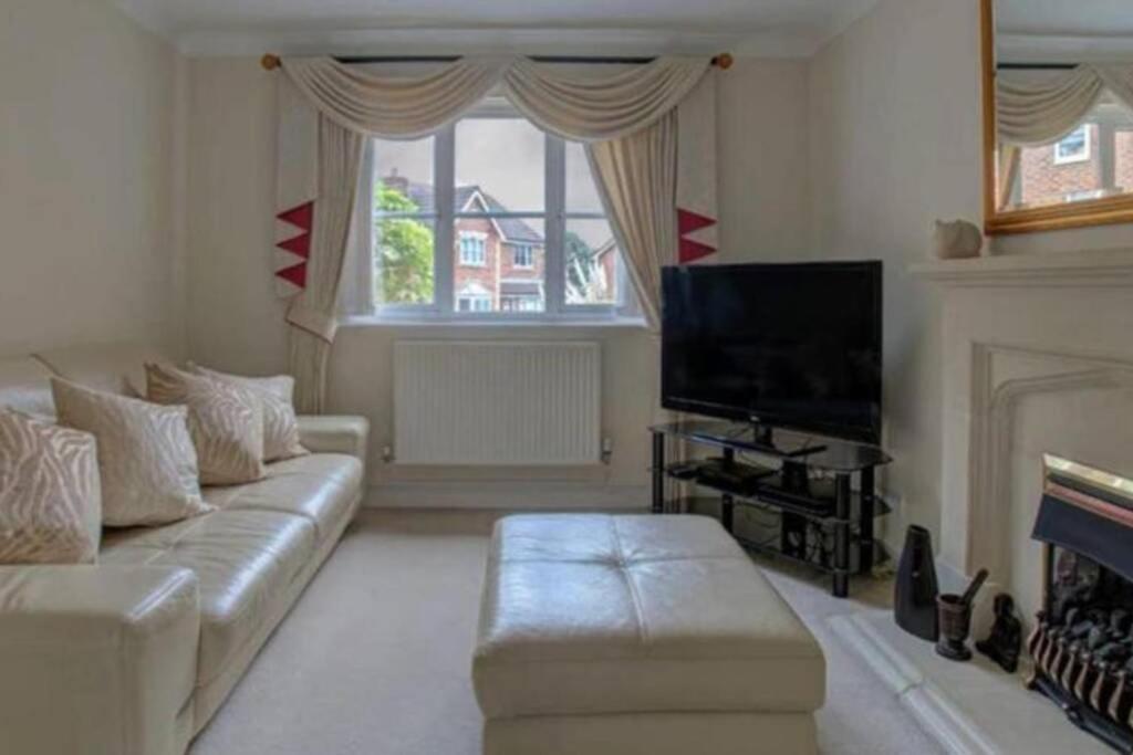 Luxury 4 Bedroom House Manchester Exterior photo