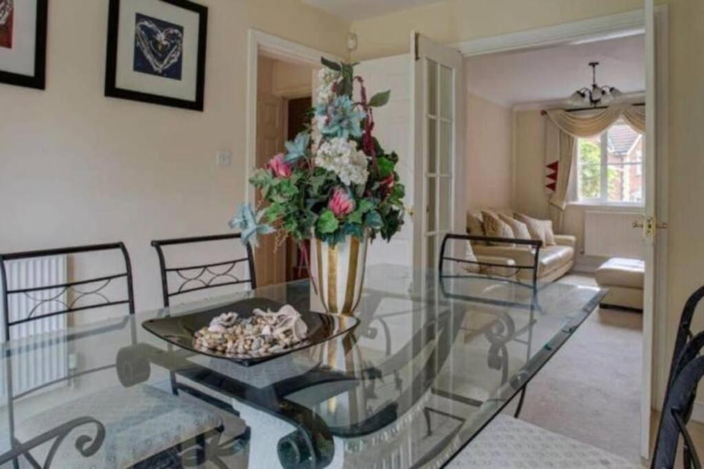 Luxury 4 Bedroom House Manchester Exterior photo